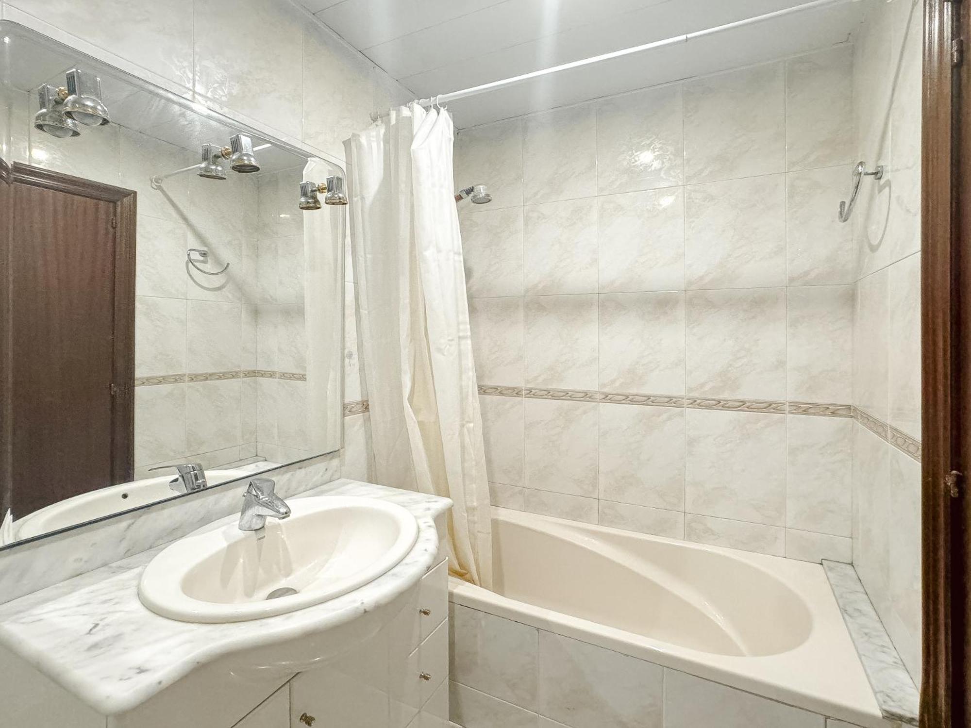 Charming Rooms In Shared Apartment Near Camp Nou Barcellona Esterno foto